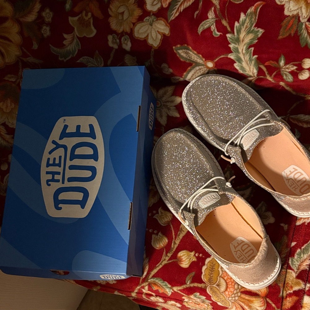 Hey Dude "Wendy" metallic rose gold sparkle (new with box) Womans size 11